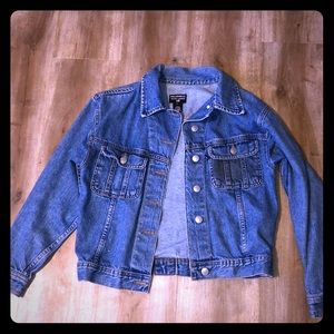 I’m selling a jean jacket